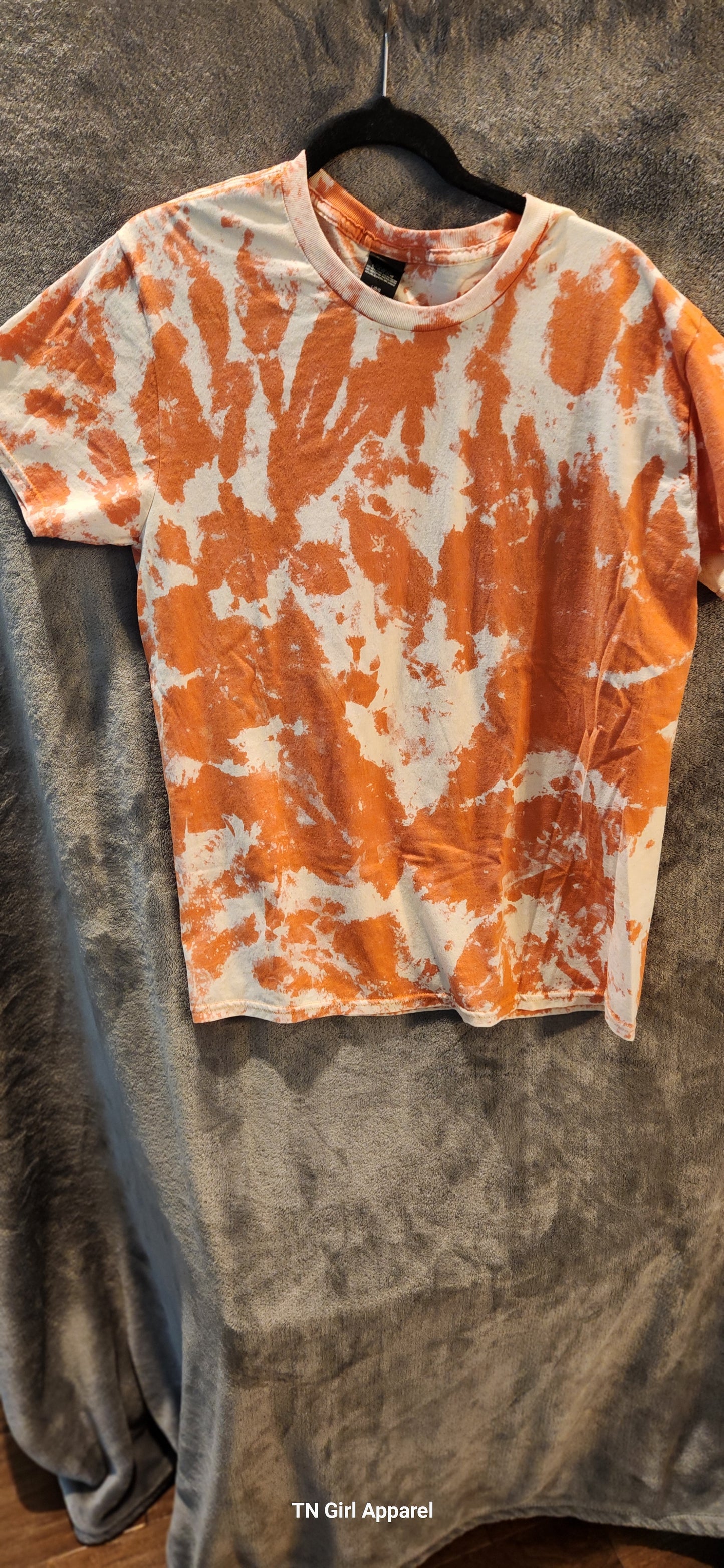 LARGE RTS ORANGE BLEACHED HANES SOFTSTYLE T-SHIRT